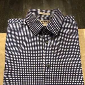 Express Men's fitted polka dot button down shirt